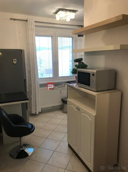 PRENÁJOM, 1i Byt,  Svätoplukova ulica, Pezinok