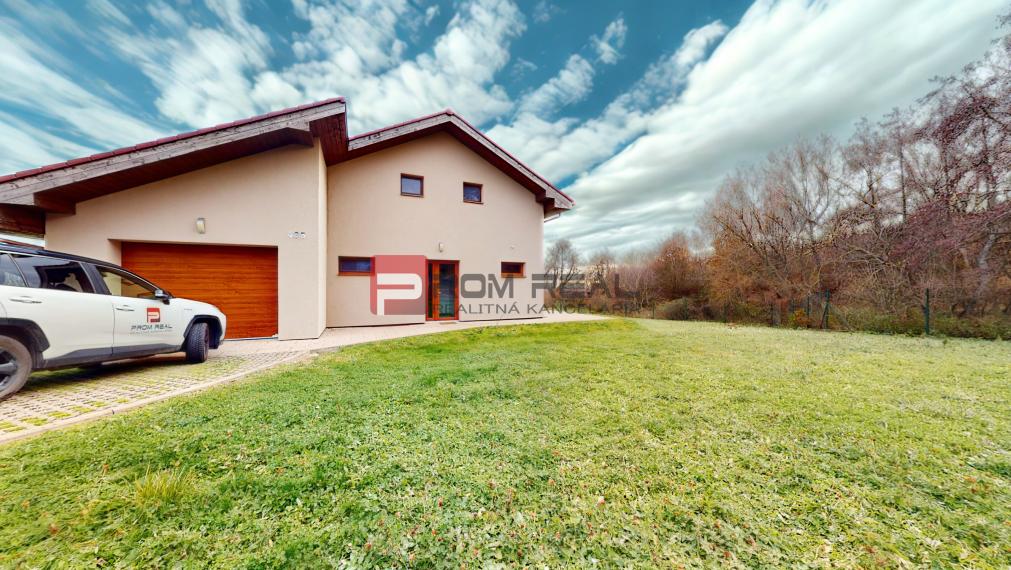 Na PREDAJ  5 izbový rodinný dom s nádherným výhľadom a garážou