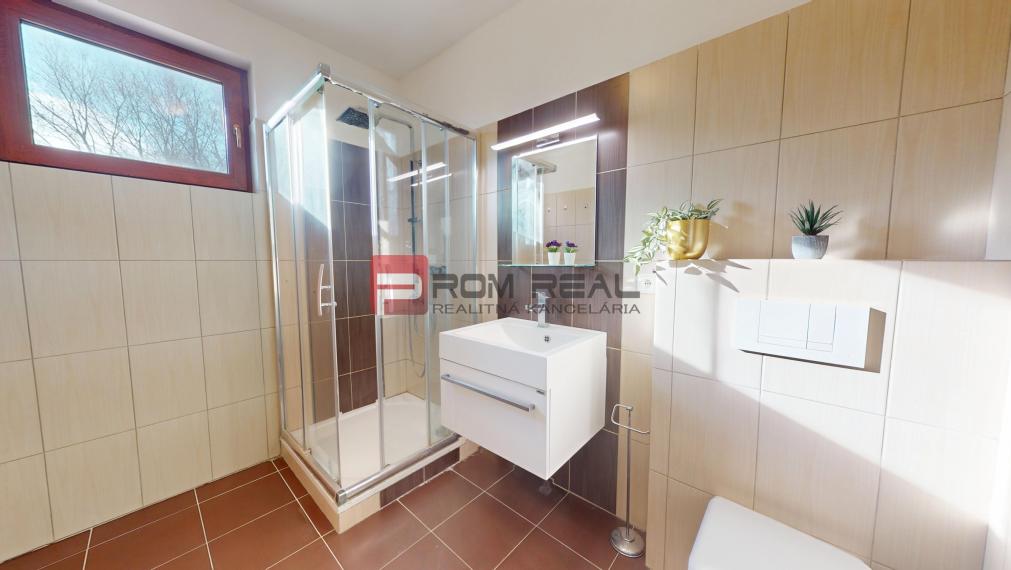 Na PREDAJ  5 izbový rodinný dom s nádherným výhľadom a garážou