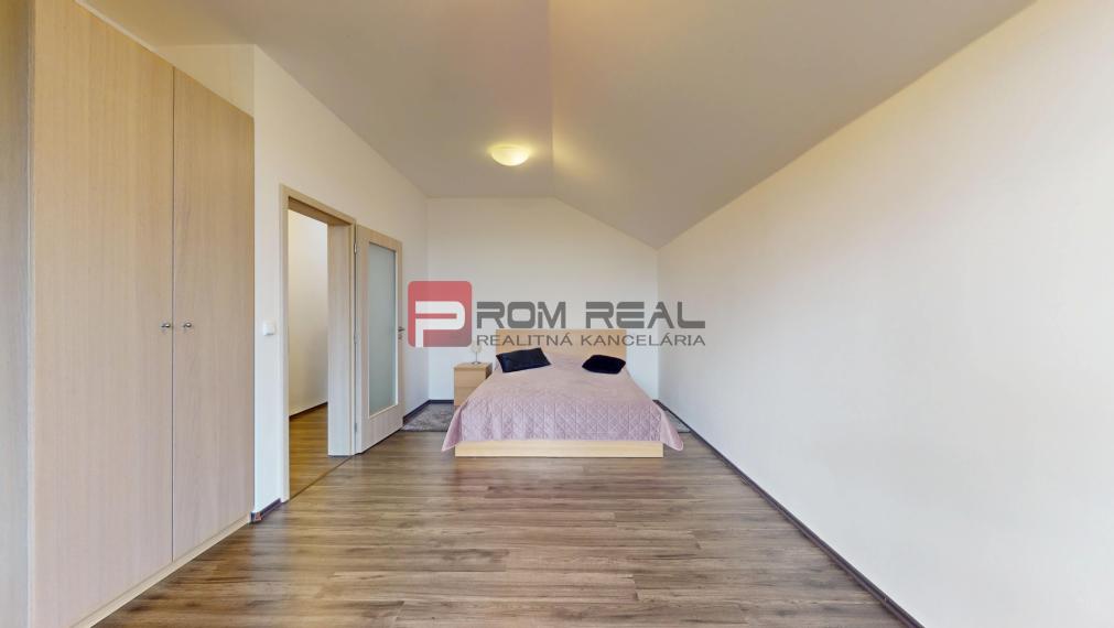 Na PREDAJ  5 izbový rodinný dom s nádherným výhľadom a garážou