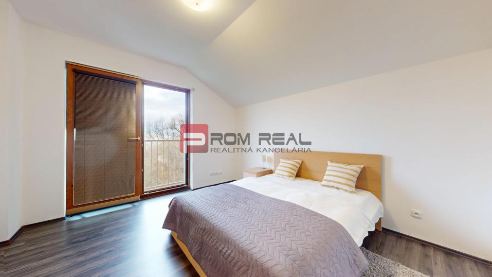 Na PREDAJ  5 izbový rodinný dom s nádherným výhľadom a garážou