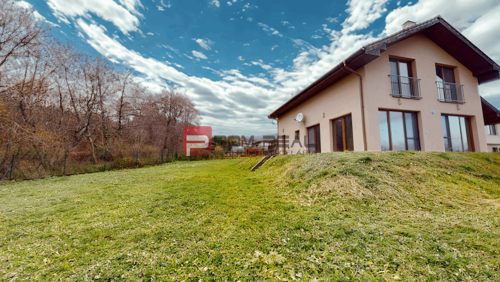 Na PREDAJ  5 izbový rodinný dom s nádherným výhľadom a garážou