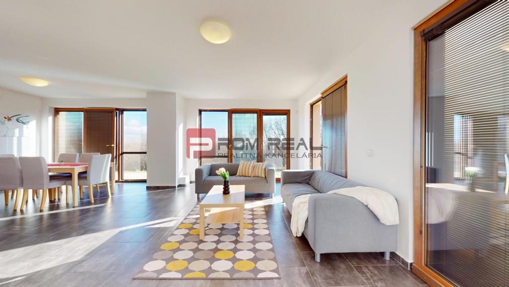 Na PREDAJ  5 izbový rodinný dom s nádherným výhľadom a garážou