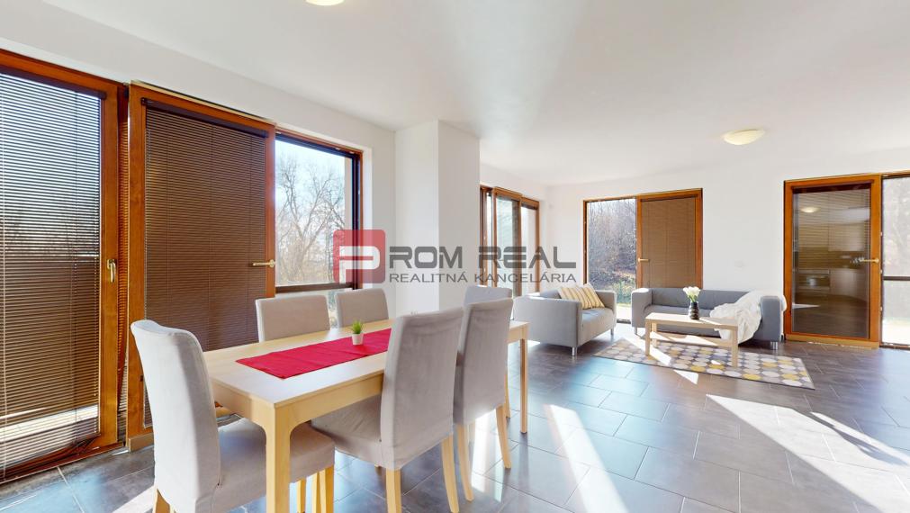 Na PREDAJ  5 izbový rodinný dom s nádherným výhľadom a garážou