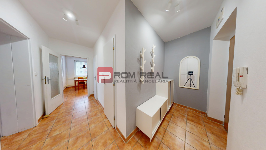 Na prenájom zariadený, svetlý 2 izbový byt s balkónom