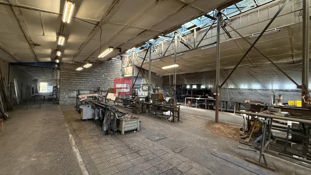 PRENÁJOM Priestranný sklad BÁHOŇ 1800 m2 + Zázemie 200 m2