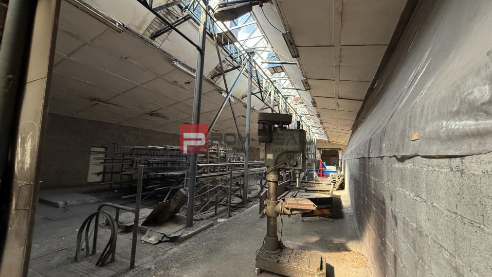 PRENÁJOM Priestranný sklad BÁHOŇ 1800 m2 + Zázemie 200 m2