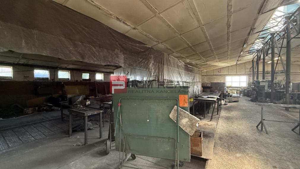 PRENÁJOM Priestranný sklad BÁHOŇ 1800 m2 + Zázemie 200 m2