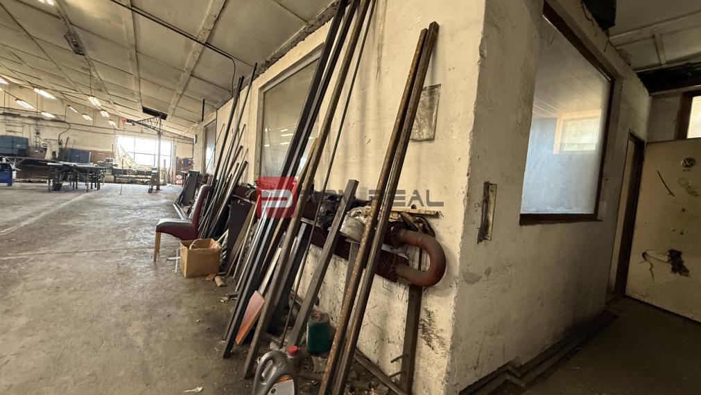 PRENÁJOM Priestranný sklad BÁHOŇ 1800 m2 + Zázemie 200 m2