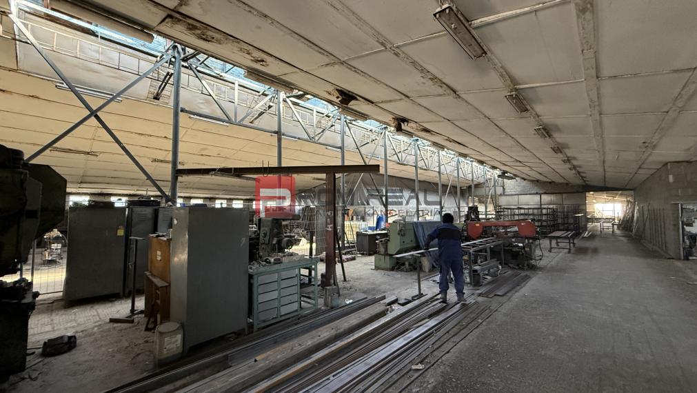 PRENÁJOM Priestranný sklad BÁHOŇ 1800 m2 + Zázemie 200 m2