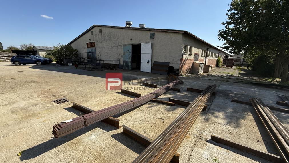 PRENÁJOM Priestranný sklad BÁHOŇ 1800 m2 + Zázemie 200 m2