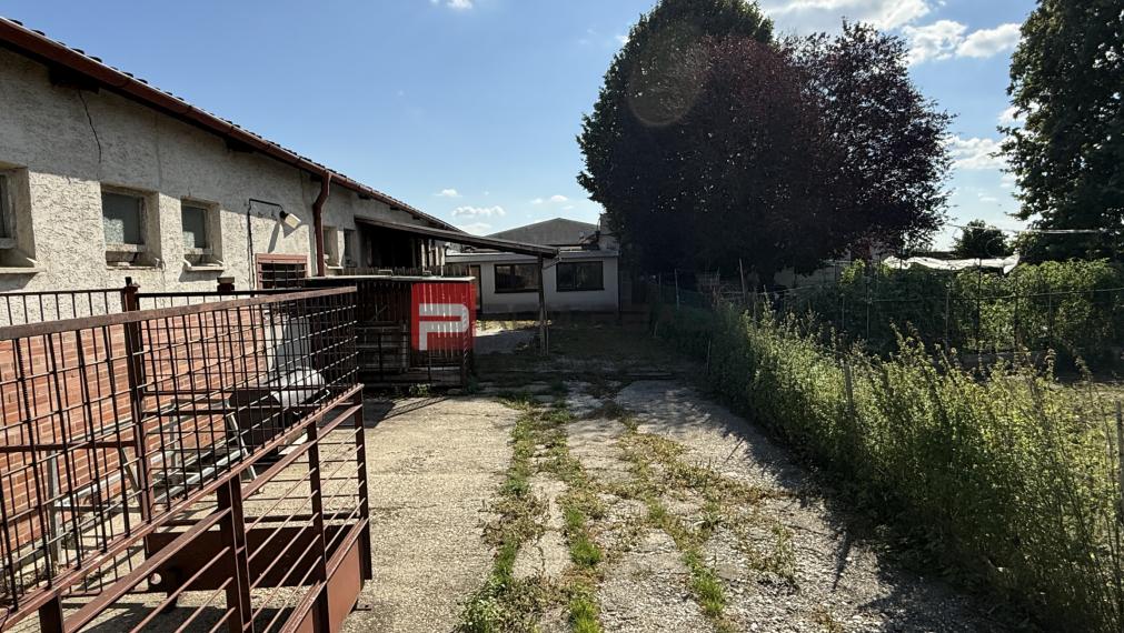 PRENÁJOM Priestranný sklad BÁHOŇ 1800 m2 + Zázemie 200 m2