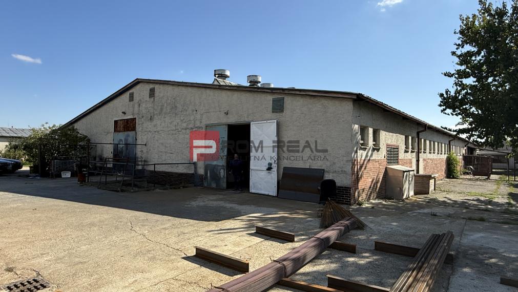 PRENÁJOM Priestranný sklad BÁHOŇ 1800 m2 + Zázemie 200 m2