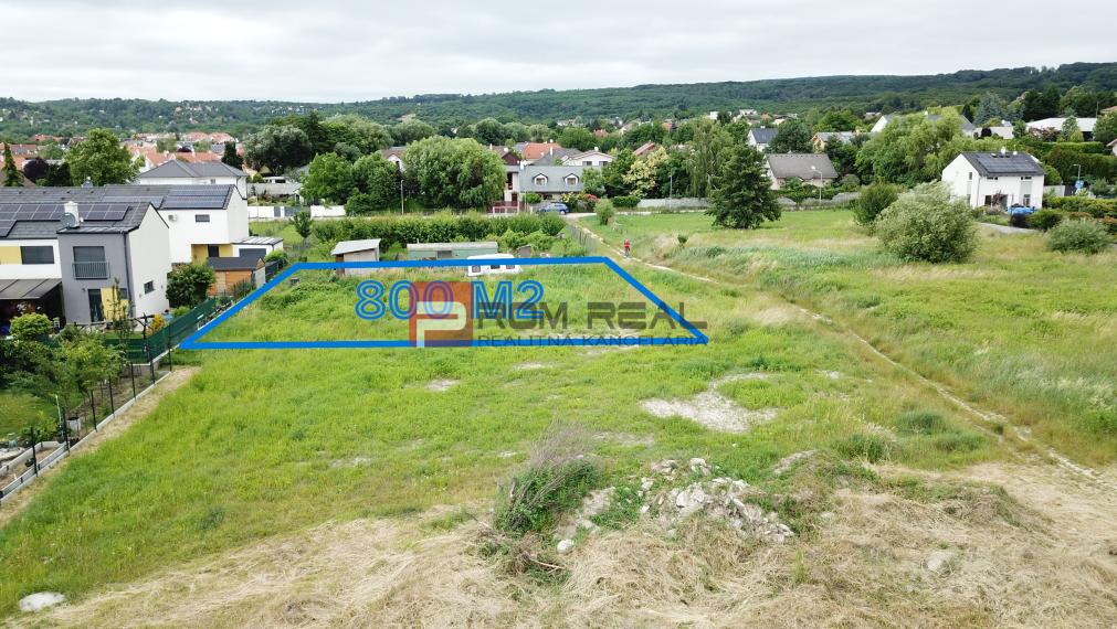 Rovinatý pozemok 800 m2 za dobrú cenu Marianka