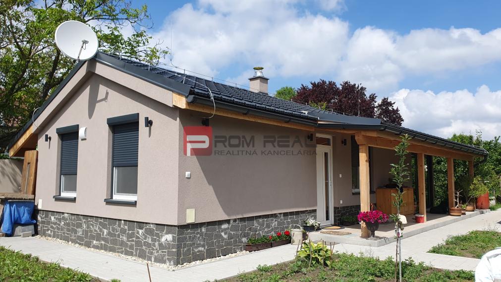 Pozemok 355 m2 so stavebným povolením malý bungalov Marianka