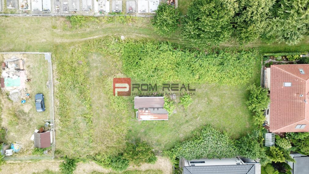 Pozemok 355 m2 so stavebným povolením malý bungalov Marianka