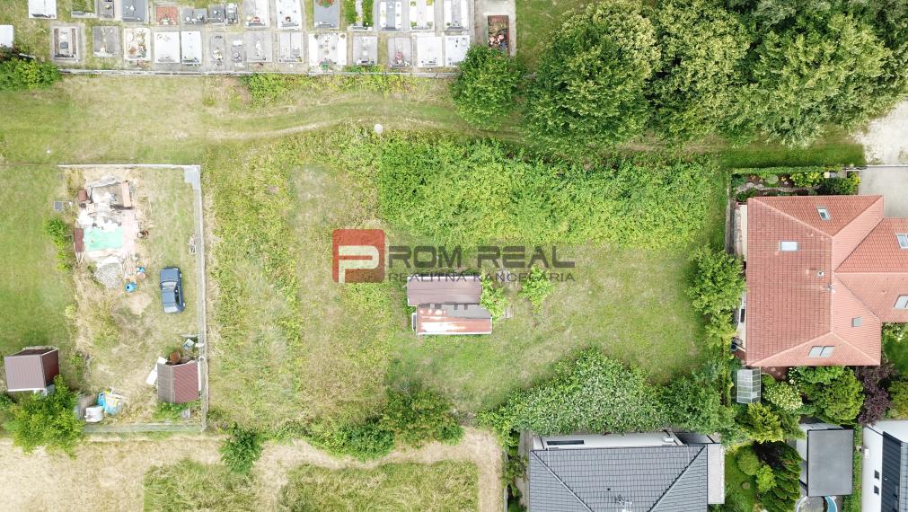 Pozemok 355 m2 so stavebným povolením malý bungalov Marianka