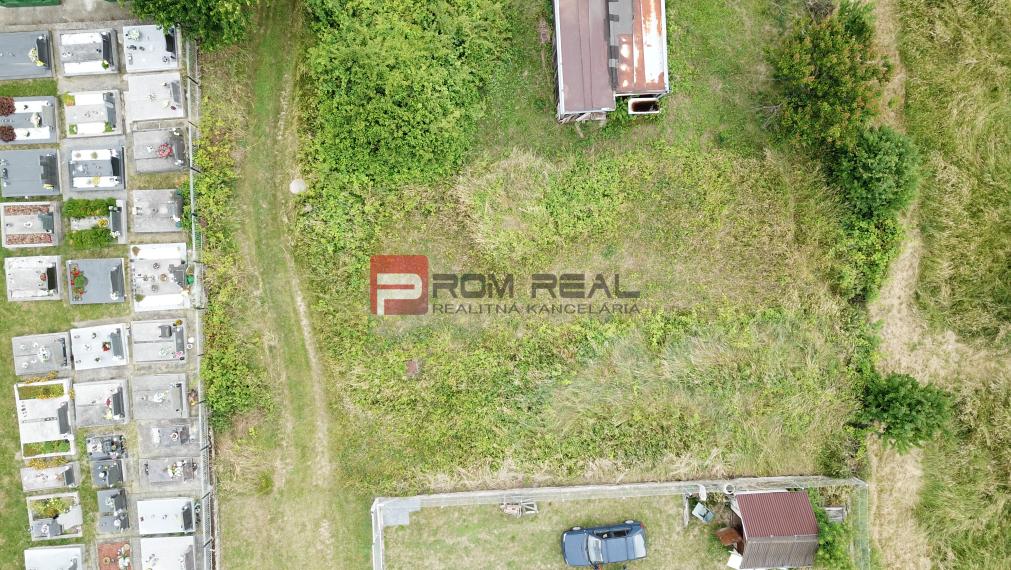 Pozemok 355 m2 so stavebným povolením malý bungalov Marianka