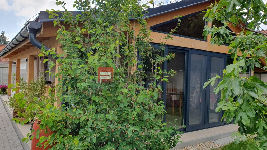 Pozemok 355 m2 so stavebným povolením malý bungalov Marianka