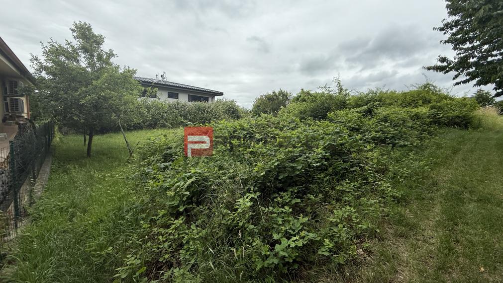 Rovinatý ideálny stavebný pozemok 848 m2 Marianka