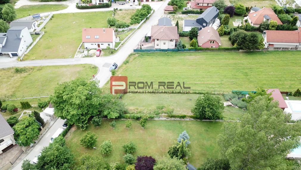 Nádherný pozemok 632 m2 s výhľadom na Alpy Marianka