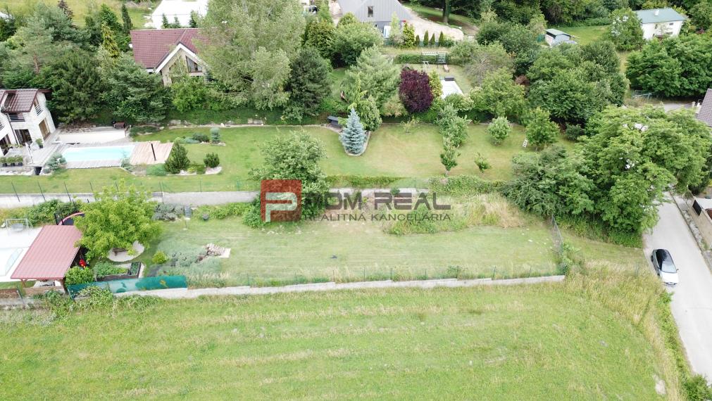 Nádherný pozemok 632 m2 s výhľadom na Alpy Marianka