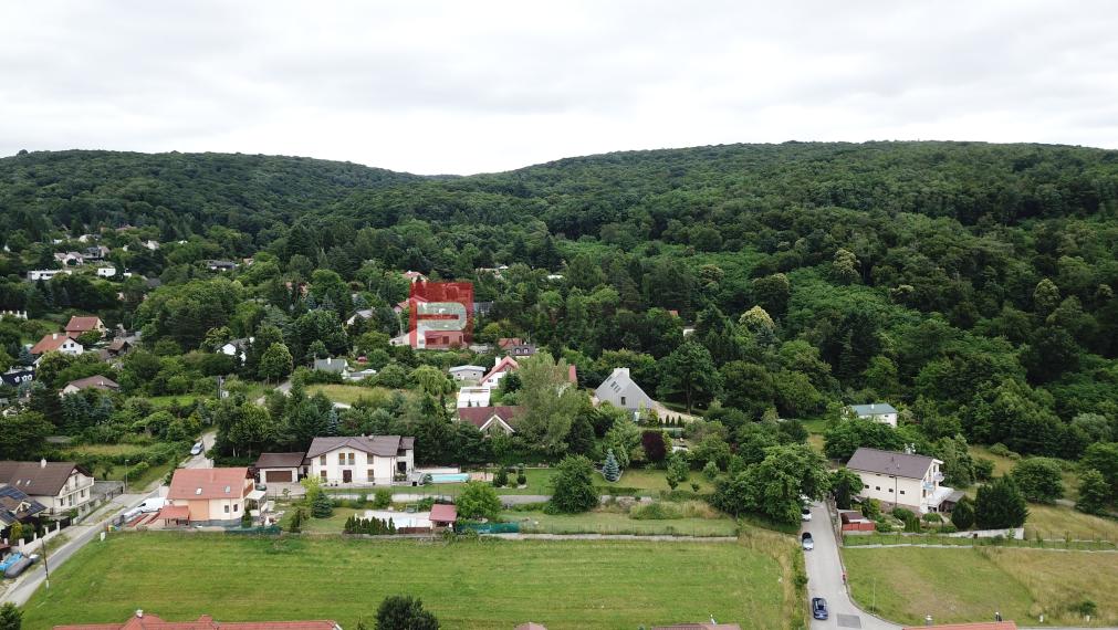 Nádherný pozemok 632 m2 s výhľadom na Alpy Marianka