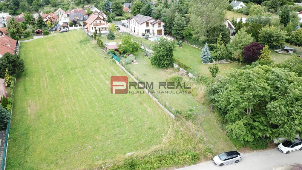 Nádherný pozemok 632 m2 s výhľadom na Alpy Marianka