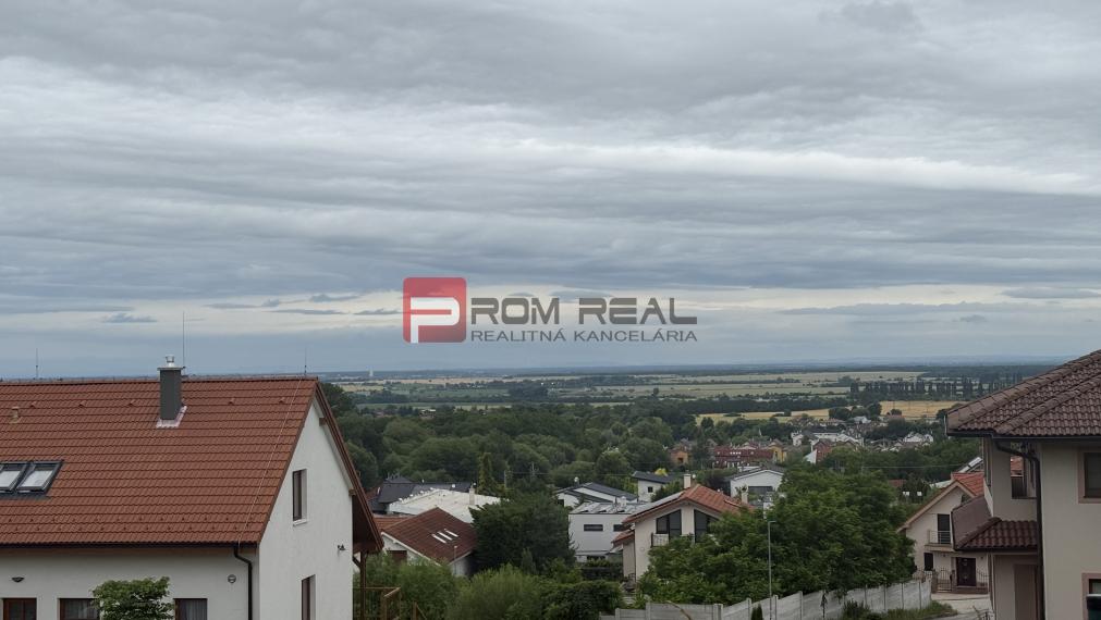 Nádherný pozemok 632 m2 s výhľadom na Alpy Marianka