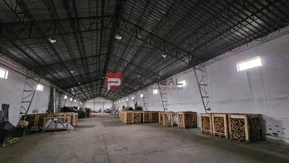 PRENÁJOM Veľký sklad s veľkorysým pozemkom v intraviláne