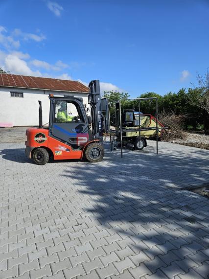 PRENÁJOM Veľký sklad s veľkorysým pozemkom v intraviláne