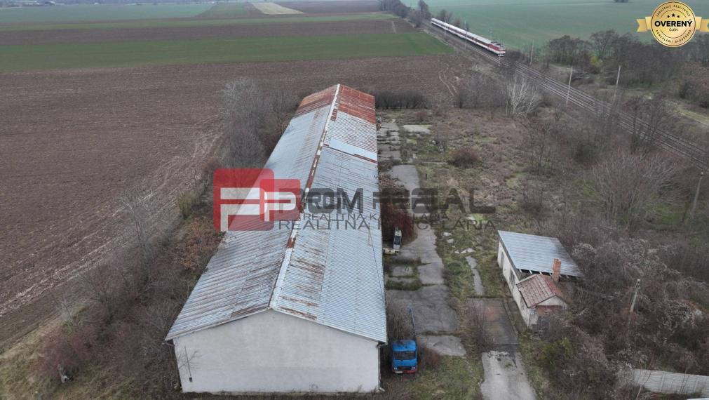 PRENÁJOM Veľký sklad s veľkorysým pozemkom v intraviláne