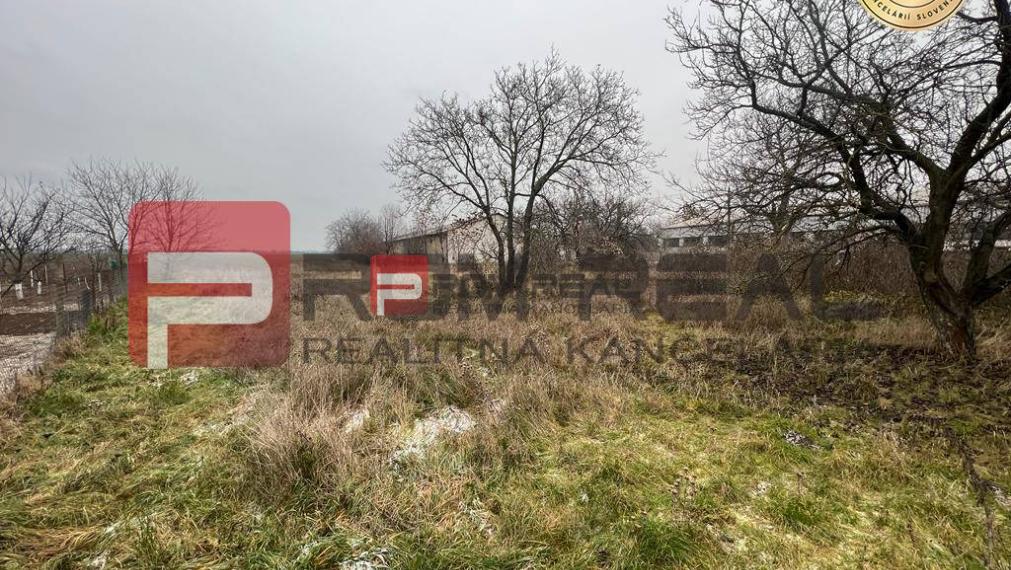 PRENÁJOM Veľký sklad s veľkorysým pozemkom v intraviláne