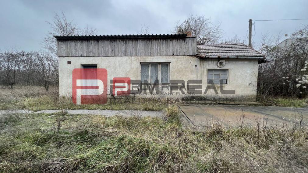 PRENÁJOM Veľký sklad s veľkorysým pozemkom v intraviláne