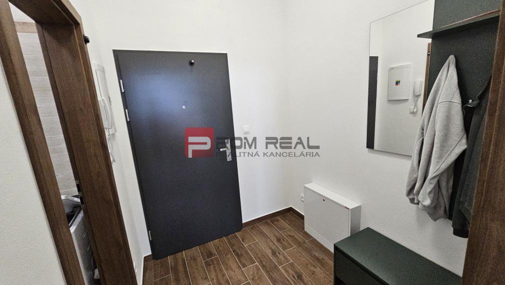 Na prenájom pekný svetlý zariadený byt Ivanka pri Dunaji