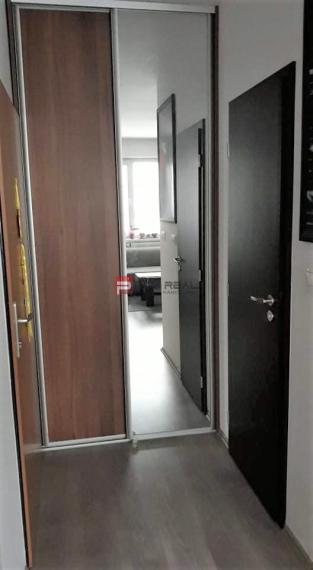 Exkluzívne na prenájom krásny svetlý, moderný 2 izb. byt s parkovaním vo Hviezdoslavove