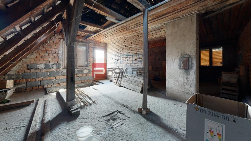 Rodinný dom Slovenský Grob, podpivničený, podkrovie, záhrada