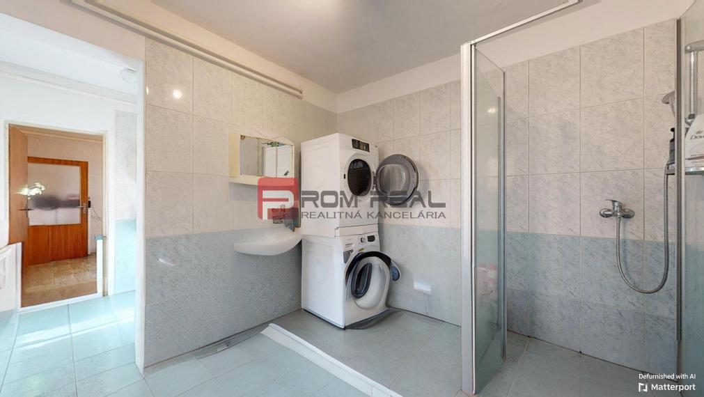 Rodinný dom Pezinok pri centre, 5 izb., pekná záhrada, garáž