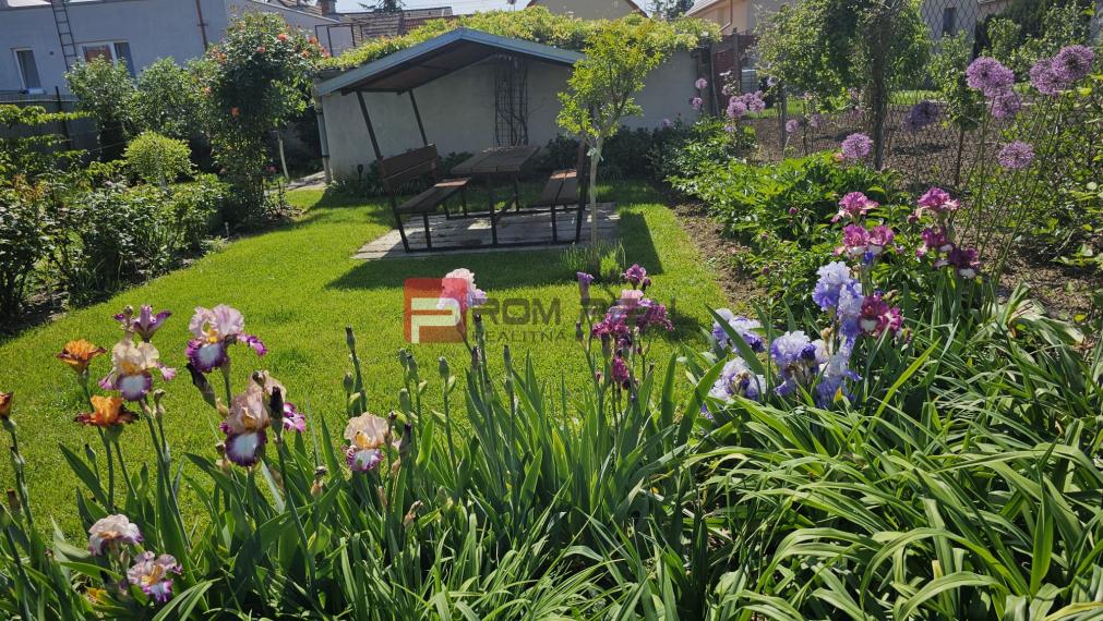 Rodinný dom Pezinok pri centre, 5 izb., pekná záhrada, garáž