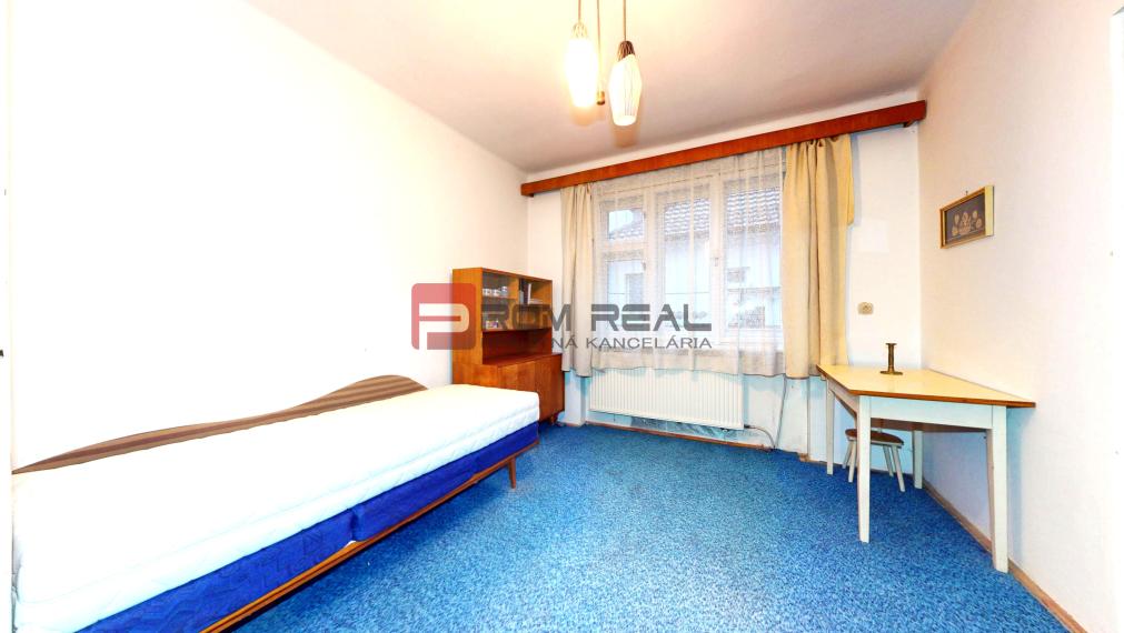 Predaj Zachovalý, Zariadený Rodinný Dom a záhrada, Piešťany