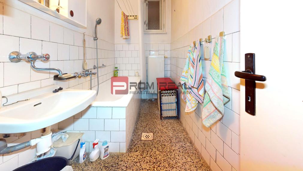 Predaj Zachovalý, Zariadený Rodinný Dom a záhrada, Piešťany