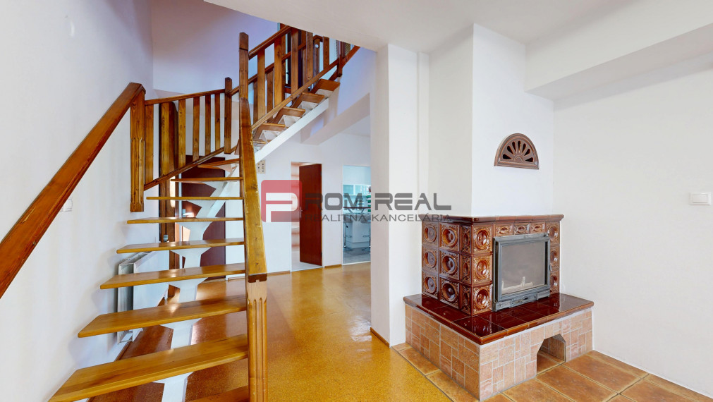 Na PREDAJ 5 izbový rodinný dom s bazénom Pezinok - Limbach