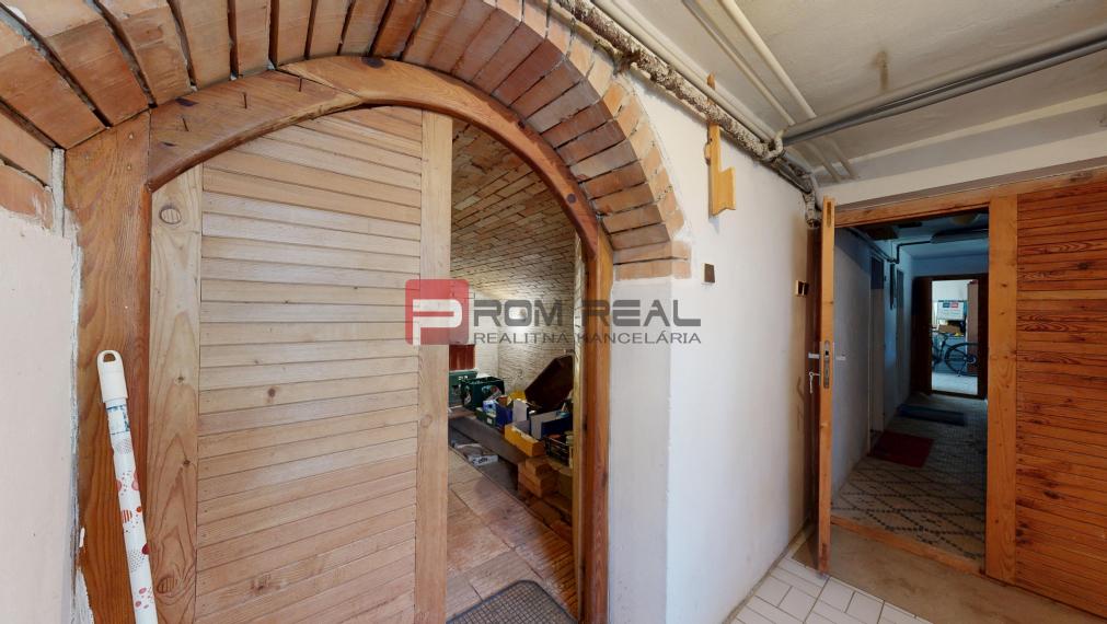 Na PREDAJ 5 izbový rodinný dom s bazénom Pezinok - Limbach