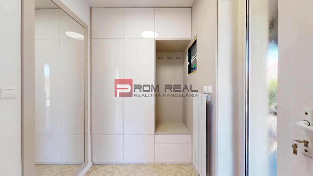 Na PREDAJ 5 izbový rodinný dom s bazénom Pezinok - Limbach