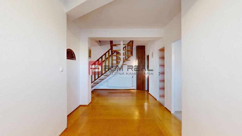 Na PREDAJ 5 izbový rodinný dom s bazénom Pezinok - Limbach