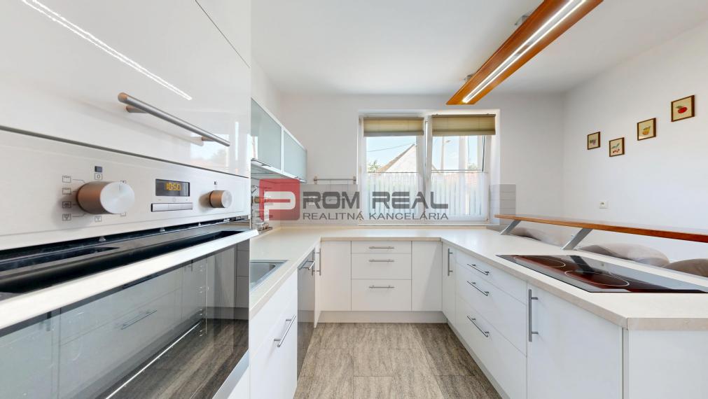 Na PREDAJ 5 izbový rodinný dom s bazénom Pezinok - Limbach