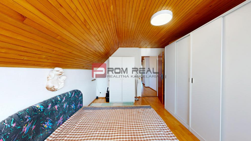 Na PREDAJ 5 izbový rodinný dom s bazénom Pezinok - Limbach