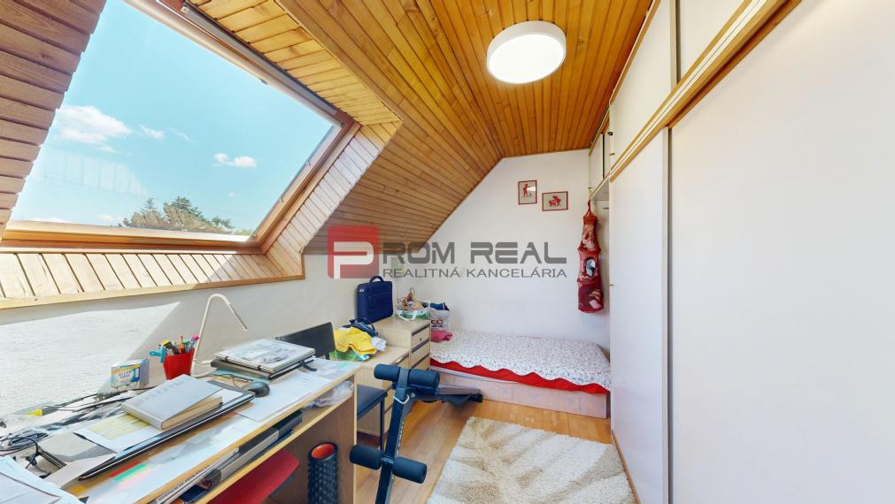 Na PREDAJ 5 izbový rodinný dom s bazénom Pezinok - Limbach