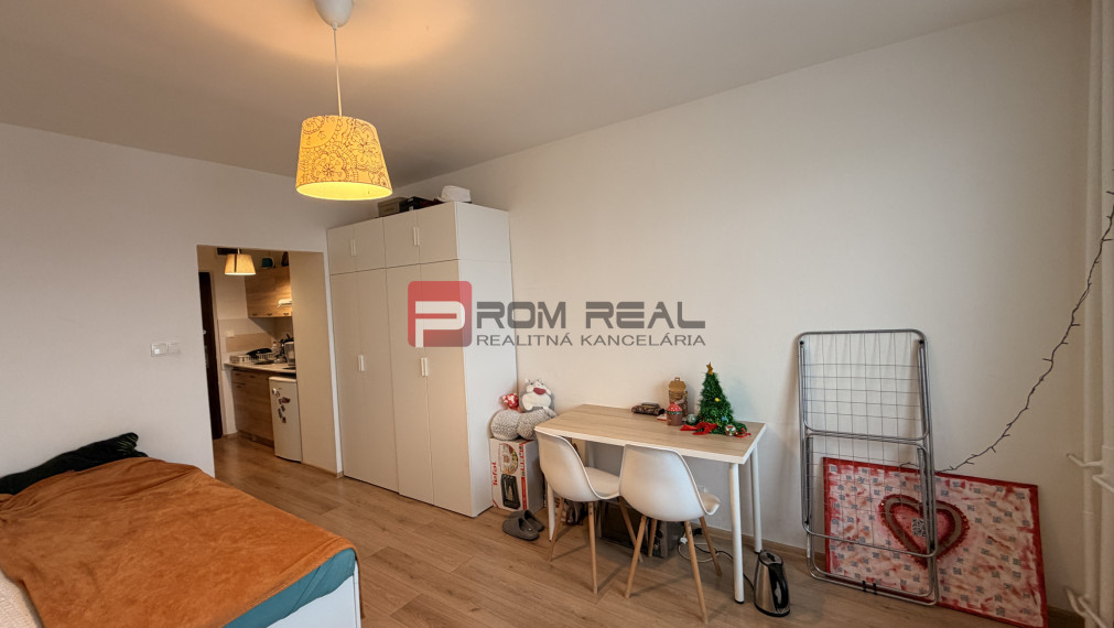 Prenájom kompletne zariadenej garsonky s loggiou – Rybničná, Vajnory