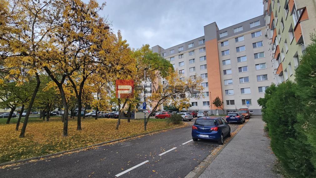 Na prenájom veľký 2 izbový byt Bratislava Rajčianska